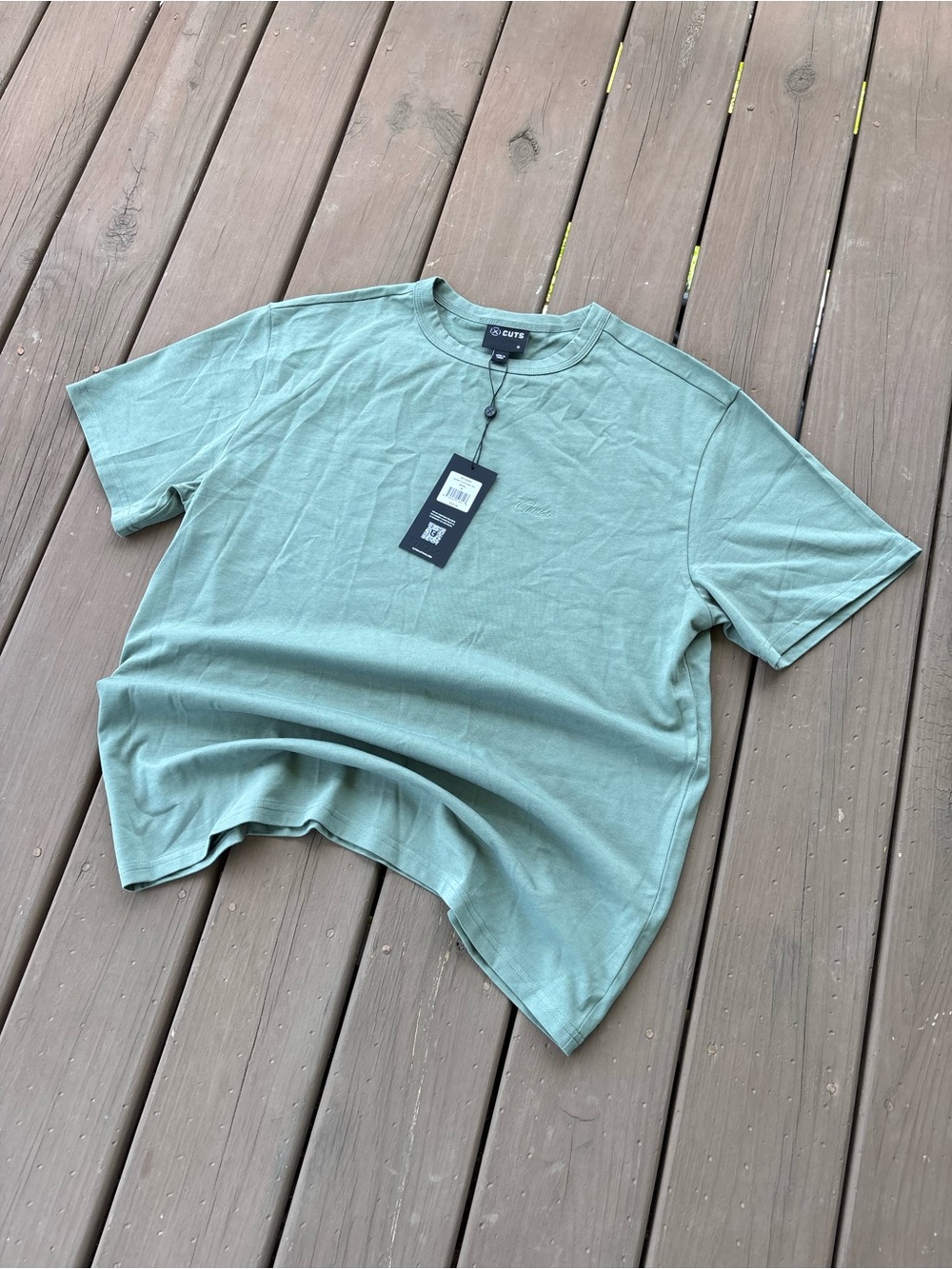 Cuts Clothing Script Overtime Tee Mens M Basil NWT
